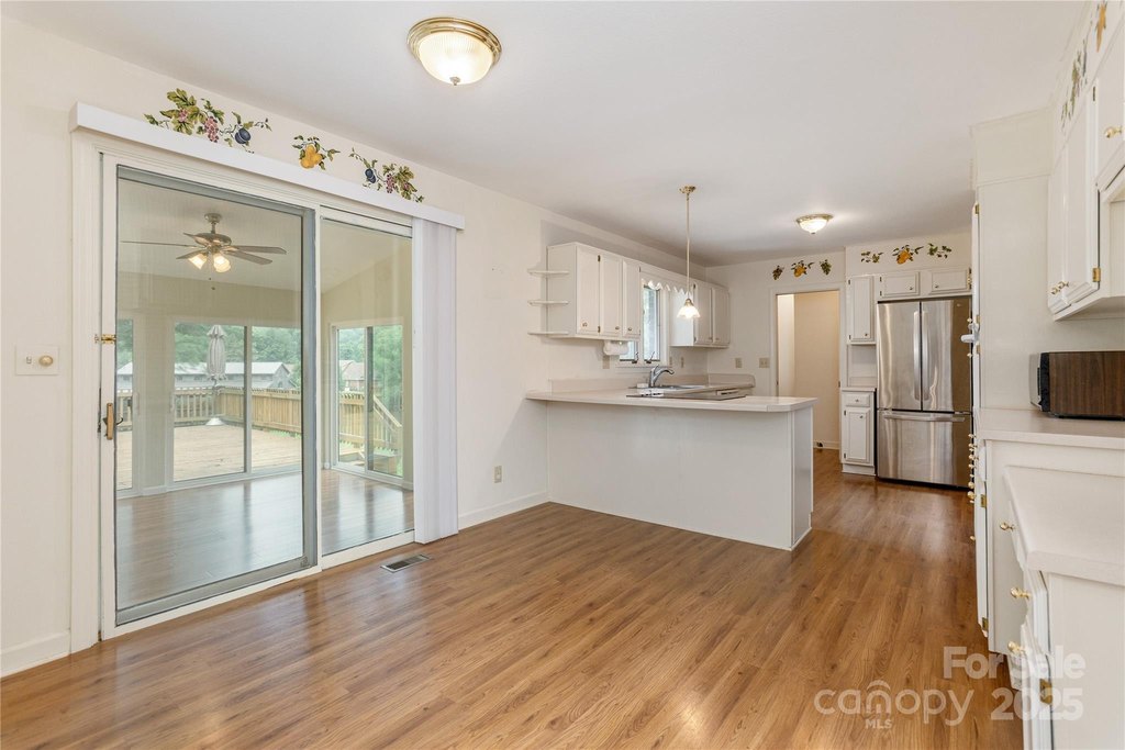 Hendersonville, North Carolina, 28791, United States, 3 Bedrooms Bedrooms, ,2 BathroomsBathrooms,Residential,Forsale,1946461