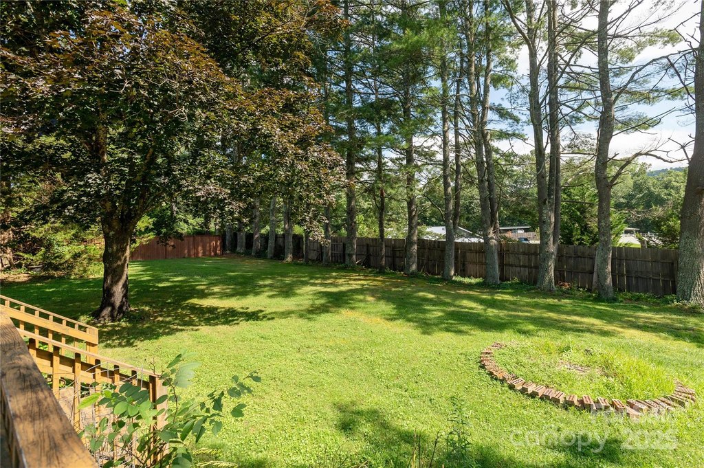 Hendersonville, North Carolina, 28791, United States, 3 Bedrooms Bedrooms, ,2 BathroomsBathrooms,Residential,Forsale,1946461