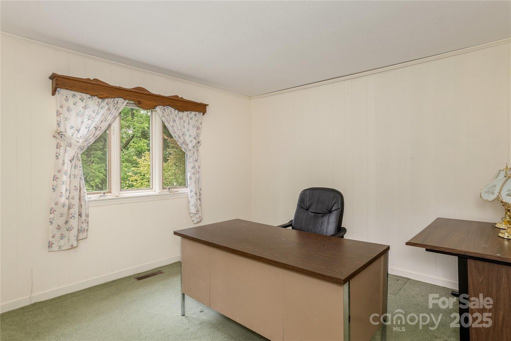 Hendersonville, North Carolina, 28791, United States, 3 Bedrooms Bedrooms, ,2 BathroomsBathrooms,Residential,Forsale,1946461