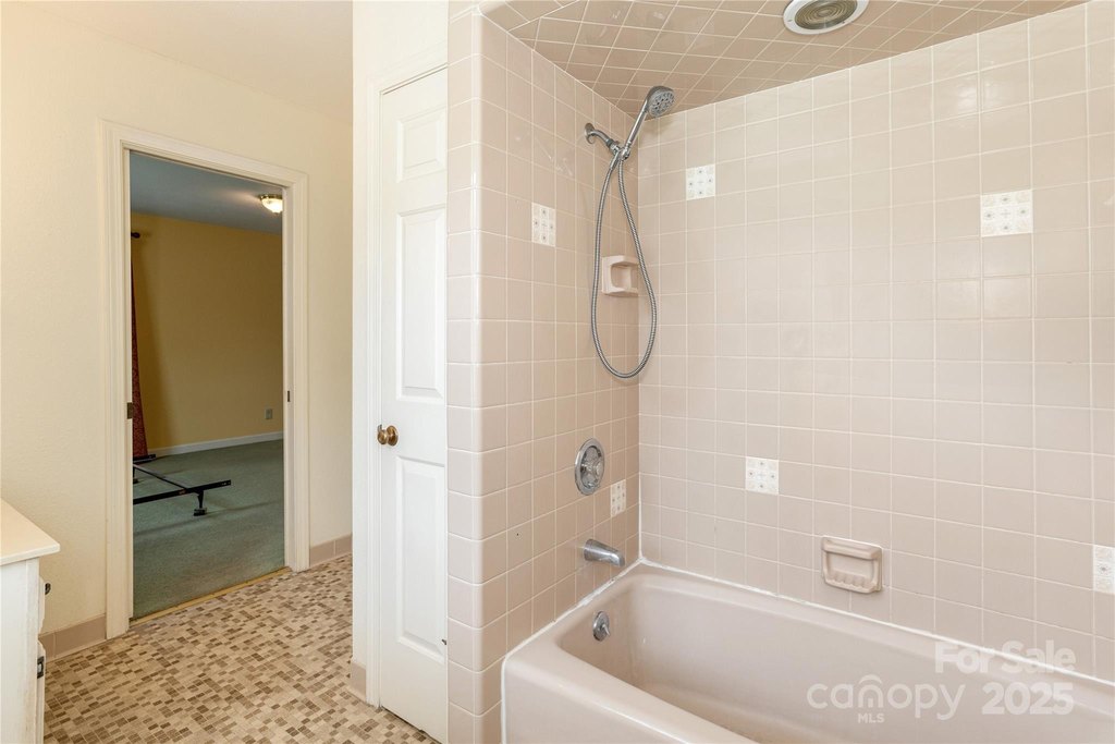 Hendersonville, North Carolina, 28791, United States, 3 Bedrooms Bedrooms, ,2 BathroomsBathrooms,Residential,Forsale,1946461