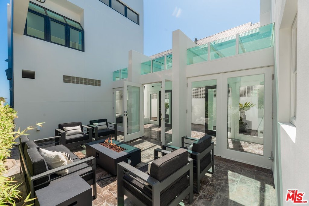 Malibu, California, 90265, United States, 4 Bedrooms Bedrooms, ,5.5 BathroomsBathrooms,Residential,Forsale,2009623