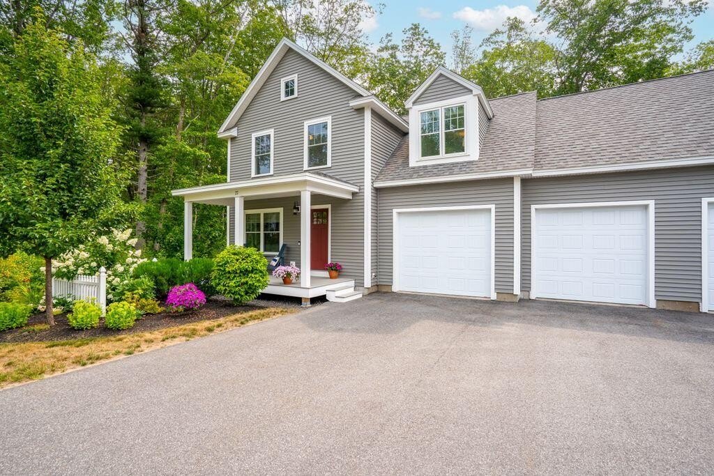 Kennebunk, Maine, 04043, United States, 3 Bedrooms Bedrooms, ,2.5 BathroomsBathrooms,Residential,Forsale,1941242