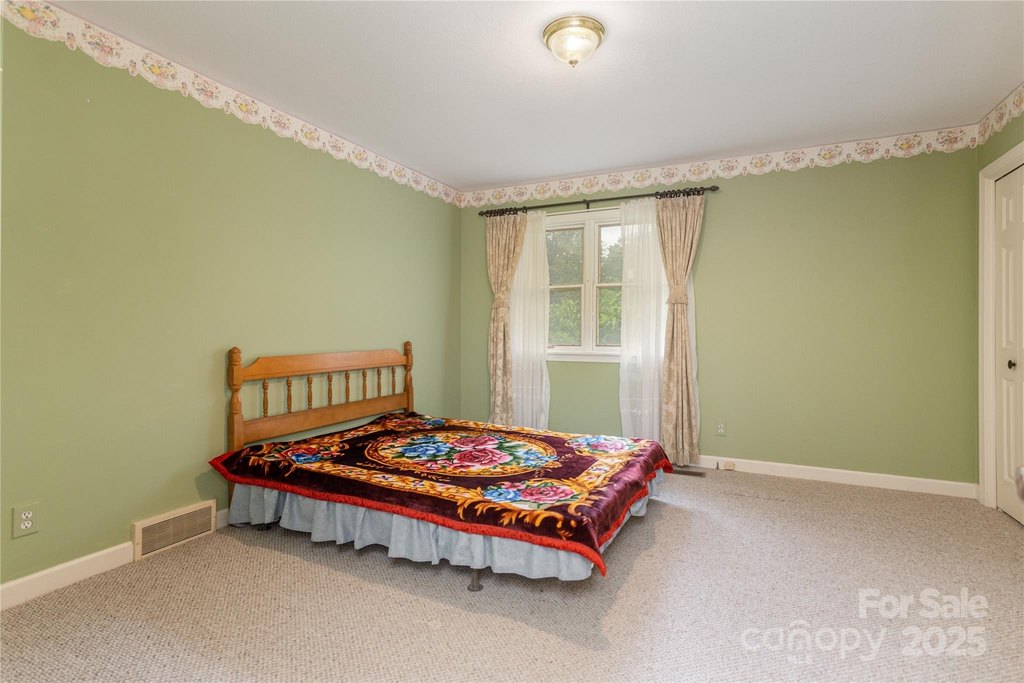 Hendersonville, North Carolina, 28791, United States, 3 Bedrooms Bedrooms, ,2 BathroomsBathrooms,Residential,Forsale,1946461