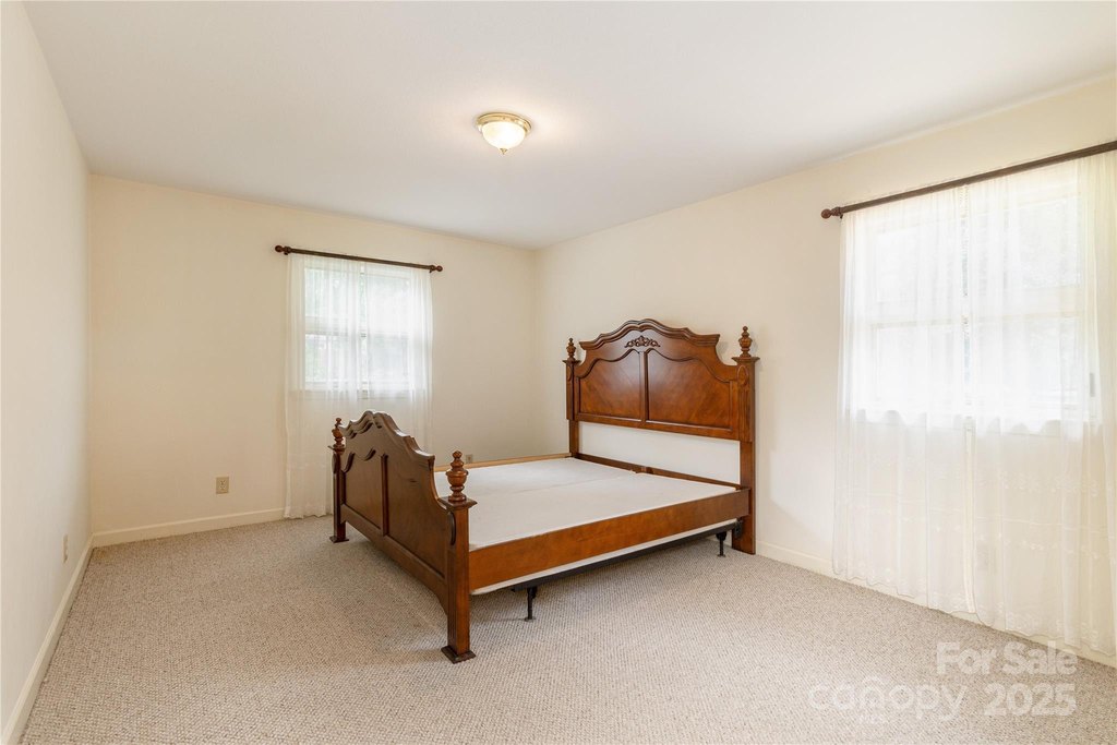 Hendersonville, North Carolina, 28791, United States, 3 Bedrooms Bedrooms, ,2 BathroomsBathrooms,Residential,Forsale,1946461