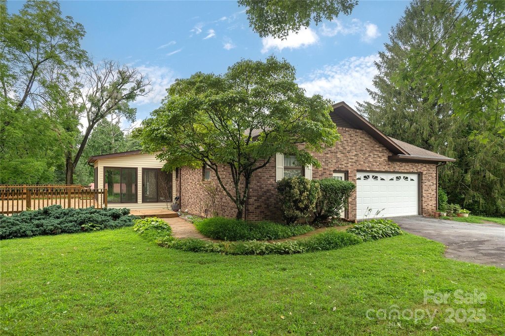 Hendersonville, North Carolina, 28791, United States, 3 Bedrooms Bedrooms, ,2 BathroomsBathrooms,Residential,Forsale,1946461