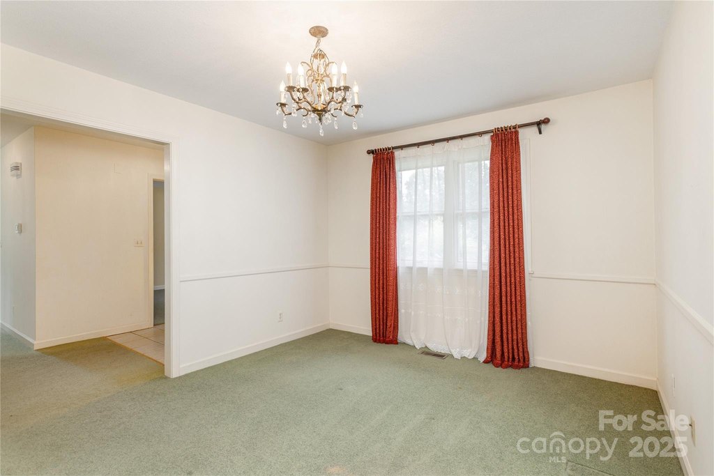 Hendersonville, North Carolina, 28791, United States, 3 Bedrooms Bedrooms, ,2 BathroomsBathrooms,Residential,Forsale,1946461