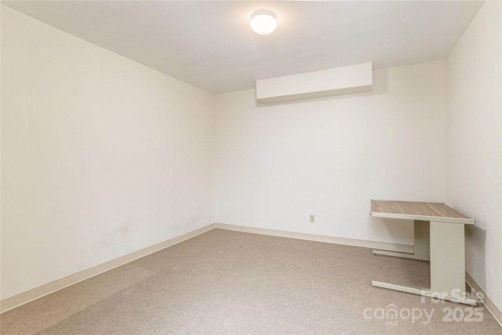 Hendersonville, North Carolina, 28791, United States, 3 Bedrooms Bedrooms, ,2 BathroomsBathrooms,Residential,Forsale,1946461