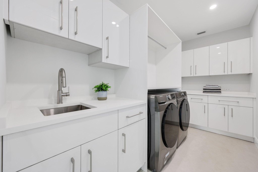 Delray Beach, Florida, 33444, United States, 5 Bedrooms Bedrooms, ,5 BathroomsBathrooms,Residential,Forsale,1996327