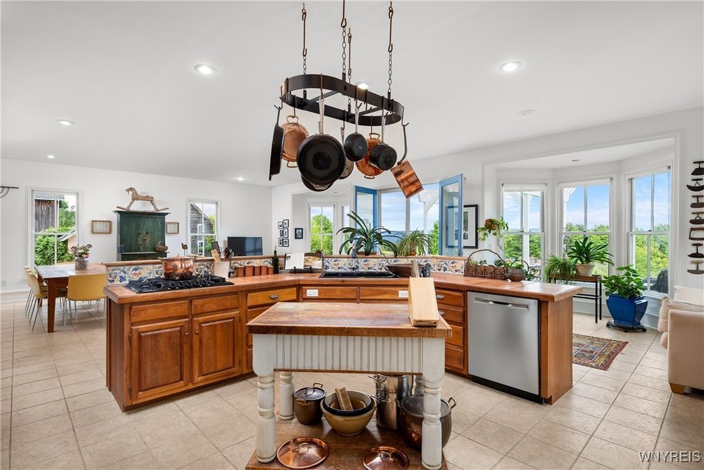 Pulteney, New York, 14840, United States, 5 Bedrooms Bedrooms, ,2.5 BathroomsBathrooms,Residential,Forsale,1944130