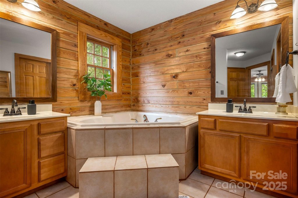 Rutherfordton, North Carolina, 28139, United States, 3 Bedrooms Bedrooms, ,3.5 BathroomsBathrooms,Residential,Forsale,1985914