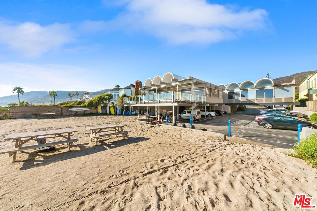 Malibu, California, 90265, United States, 4 Bedrooms Bedrooms, ,3 BathroomsBathrooms,Residential,Forsale,1904940