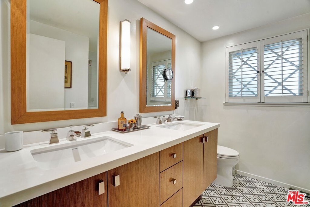 Malibu, California, 90265, United States, 4 Bedrooms Bedrooms, ,3 BathroomsBathrooms,Residential,Forsale,1904940