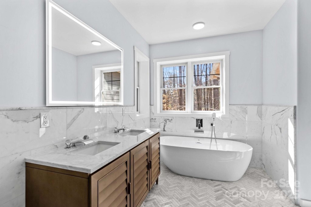 Salisbury, North Carolina, 28146, United States, 4 Bedrooms Bedrooms, ,4 BathroomsBathrooms,Residential,Forsale,1884418