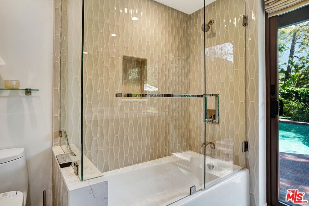 Malibu, California, 90265, United States, 4 Bedrooms Bedrooms, ,3 BathroomsBathrooms,Residential,Forsale,1904940
