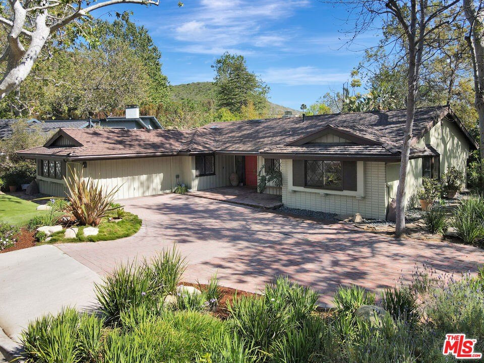 Malibu, California, 90265, United States, 4 Bedrooms Bedrooms, ,3 BathroomsBathrooms,Residential,Forsale,1904940