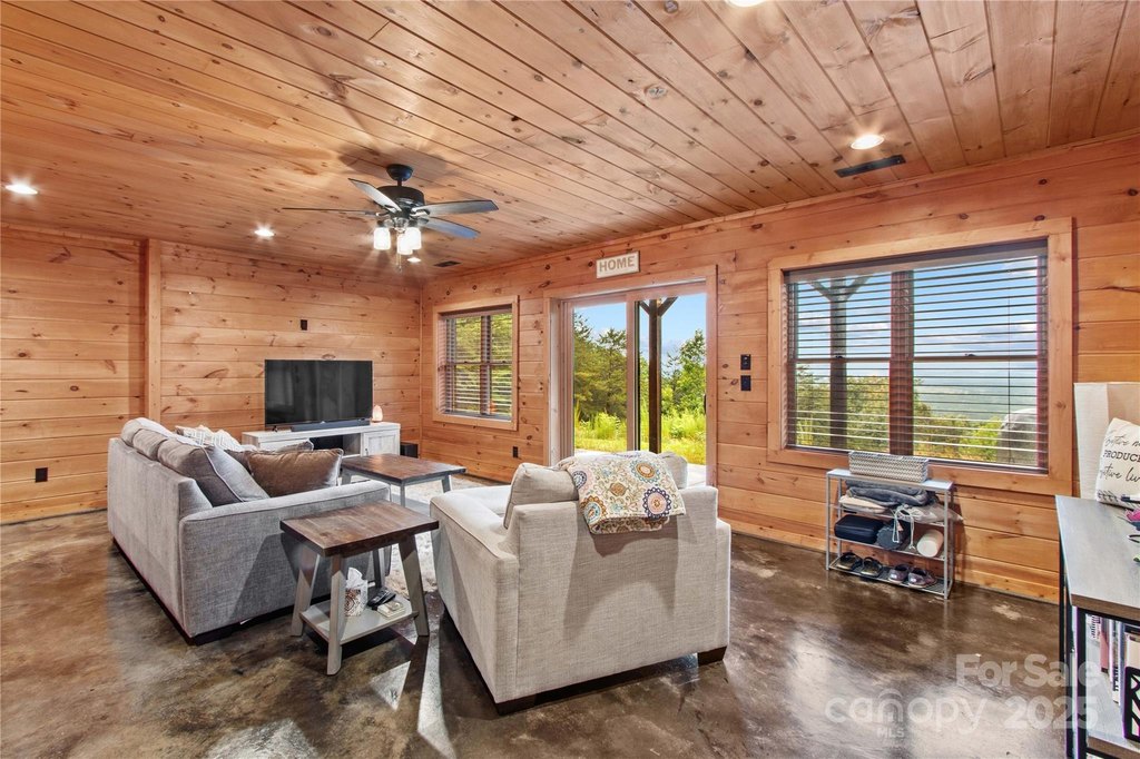 Denton, North Carolina, 27239, United States, 3 Bedrooms Bedrooms, ,3.5 BathroomsBathrooms,Residential,Forsale,1953174