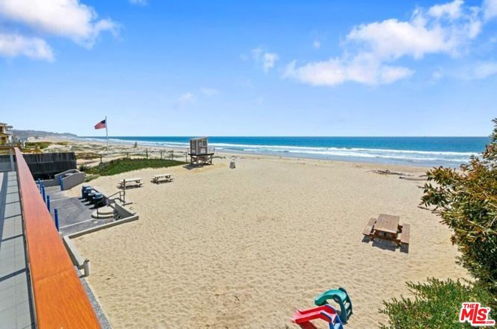 Malibu, California, 90265, United States, 4 Bedrooms Bedrooms, ,3 BathroomsBathrooms,Residential,Forsale,1904940