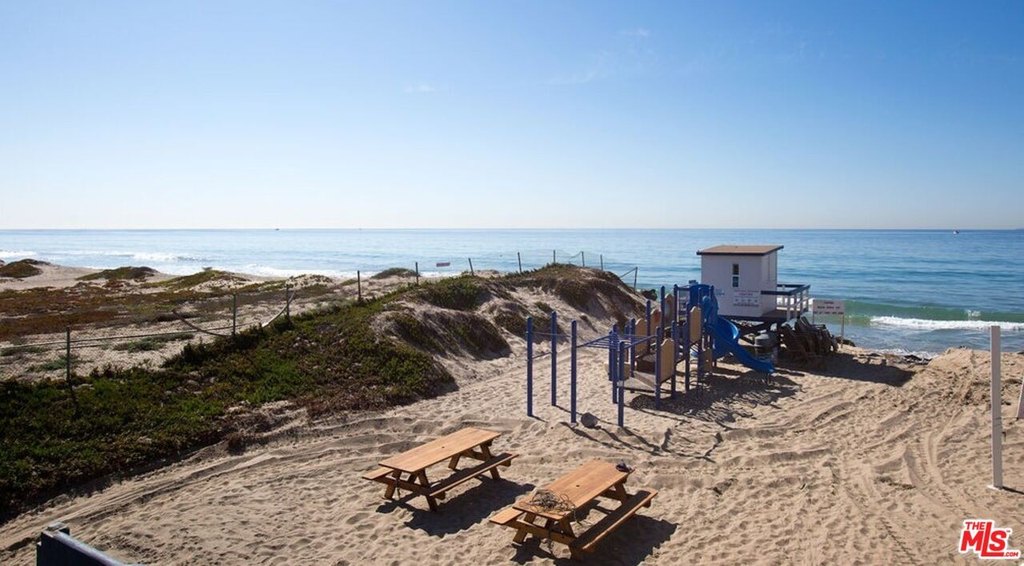 Malibu, California, 90265, United States, 4 Bedrooms Bedrooms, ,3 BathroomsBathrooms,Residential,Forsale,1904940