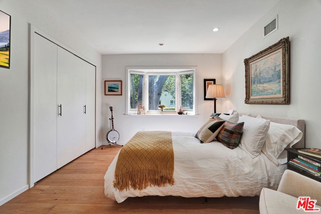 Malibu, California, 90265, United States, 4 Bedrooms Bedrooms, ,3 BathroomsBathrooms,Residential,Forsale,1904940
