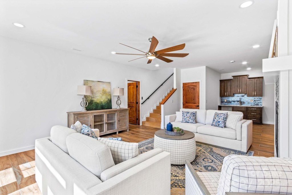 Salisbury, North Carolina, 28146, United States, 4 Bedrooms Bedrooms, ,4 BathroomsBathrooms,Residential,Forsale,1884418