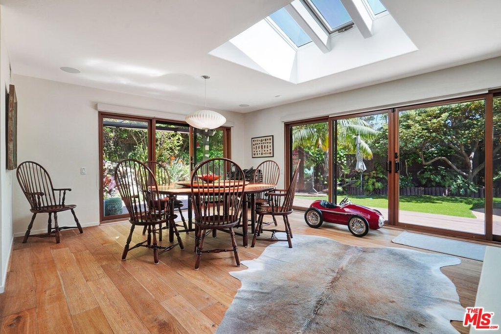 Malibu, California, 90265, United States, 4 Bedrooms Bedrooms, ,3 BathroomsBathrooms,Residential,Forsale,1904940