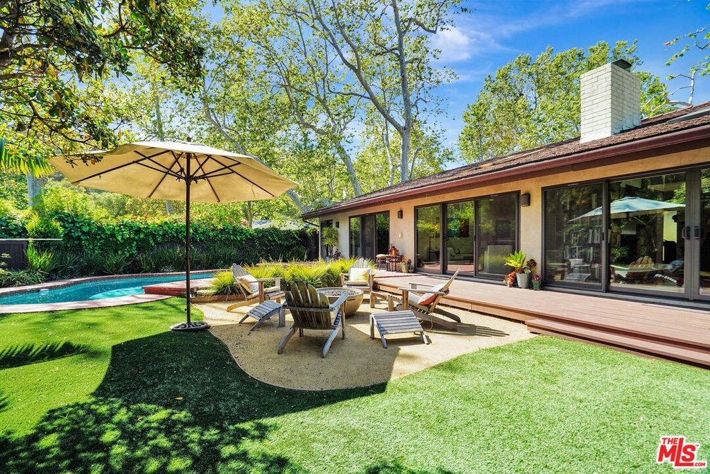 Malibu, California, 90265, United States, 4 Bedrooms Bedrooms, ,3 BathroomsBathrooms,Residential,Forsale,1904940
