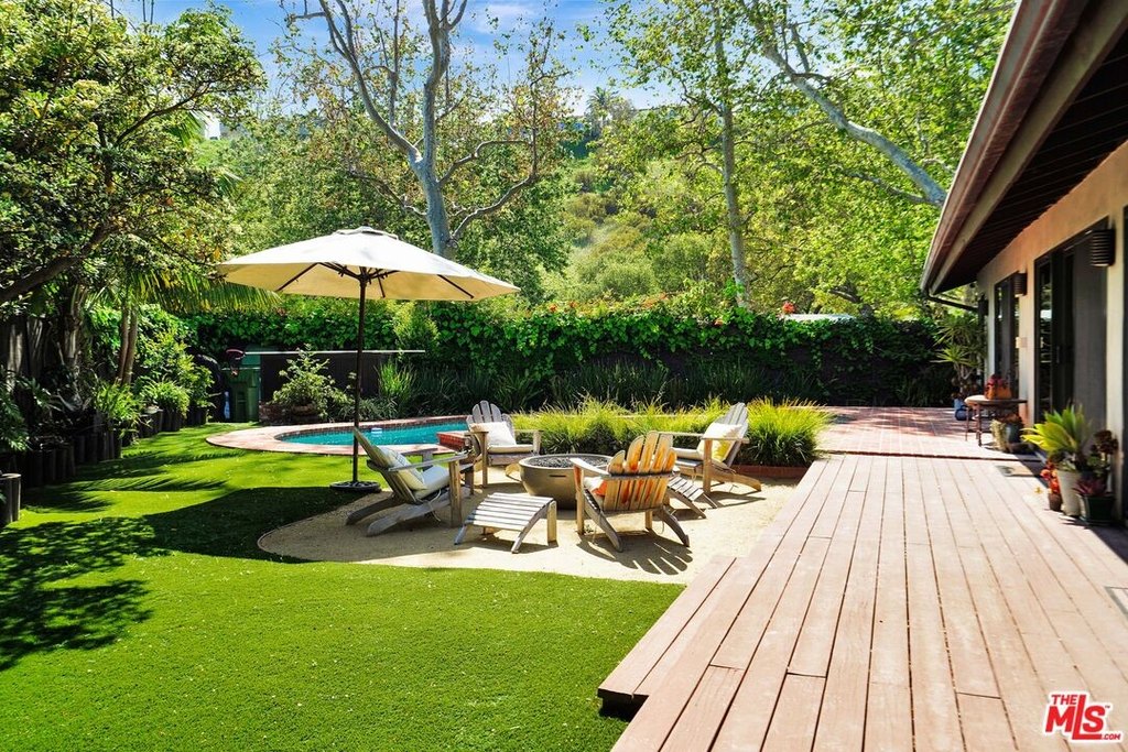 Malibu, California, 90265, United States, 4 Bedrooms Bedrooms, ,3 BathroomsBathrooms,Residential,Forsale,1904940