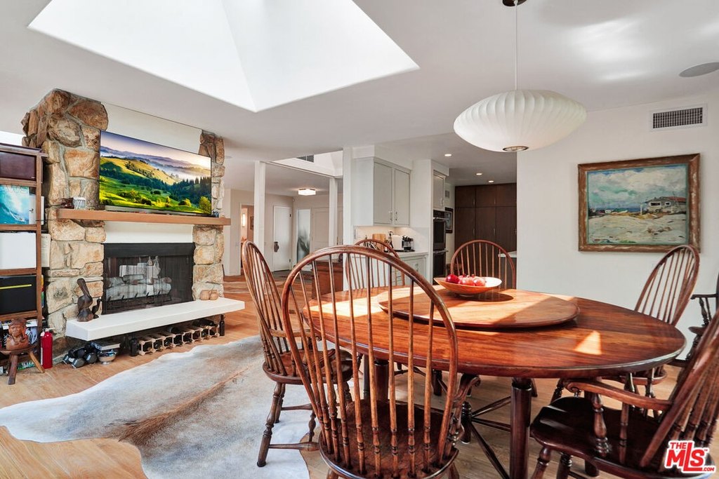 Malibu, California, 90265, United States, 4 Bedrooms Bedrooms, ,3 BathroomsBathrooms,Residential,Forsale,1904940