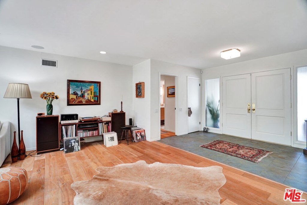 Malibu, California, 90265, United States, 4 Bedrooms Bedrooms, ,3 BathroomsBathrooms,Residential,Forsale,1904940
