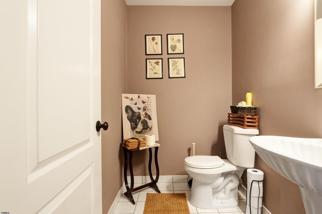 Linwood, New Jersey, 08221, United States, 5 Bedrooms Bedrooms, ,3.5 BathroomsBathrooms,Residential,Forsale,1994001