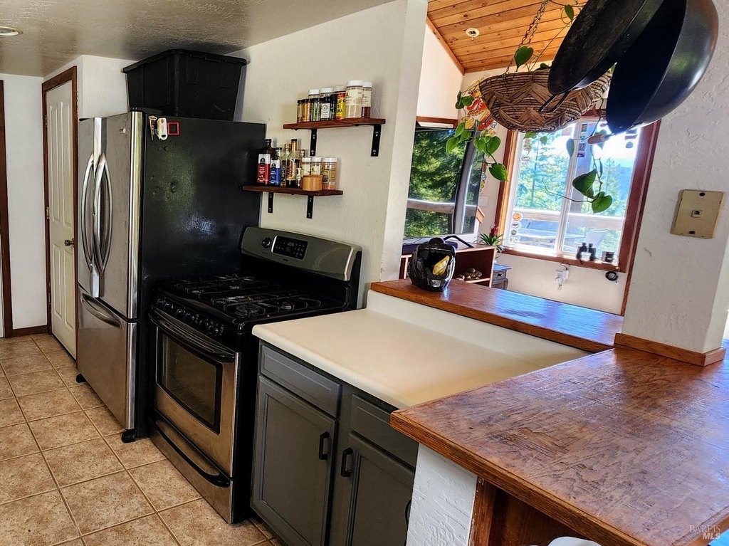 Little River, California, 95456, United States, 3 Bedrooms Bedrooms, ,2 BathroomsBathrooms,Residential,Forsale,1985921