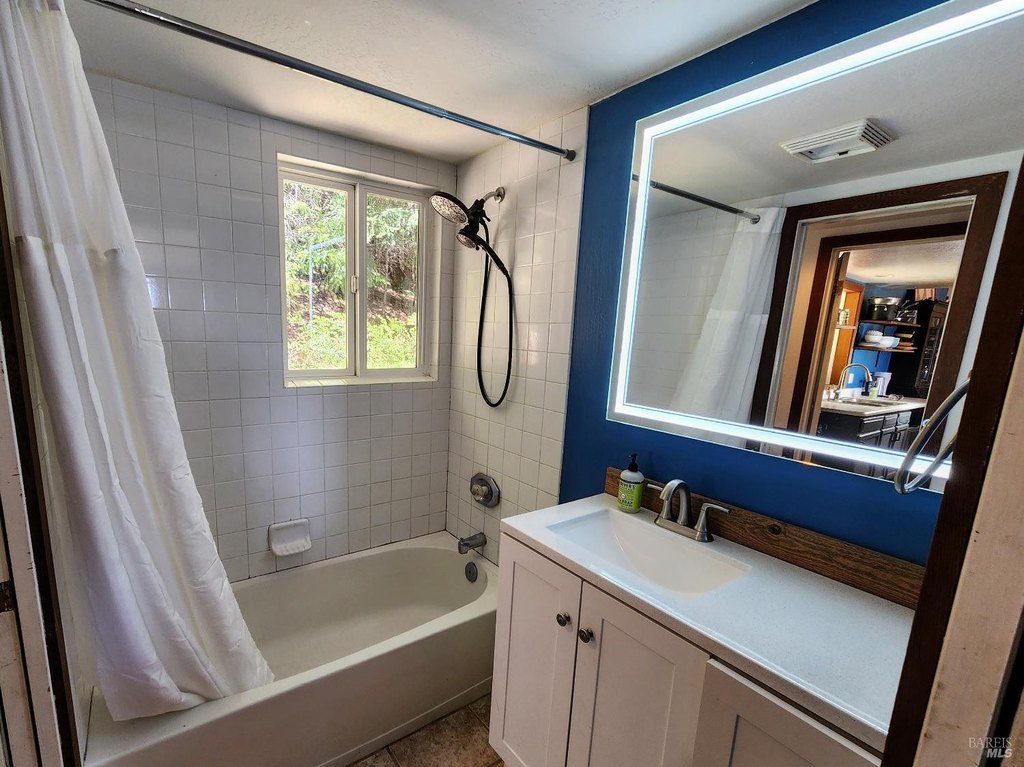 Little River, California, 95456, United States, 3 Bedrooms Bedrooms, ,2 BathroomsBathrooms,Residential,Forsale,1985921