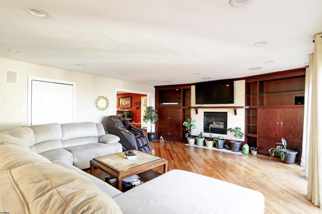 Linwood, New Jersey, 08221, United States, 5 Bedrooms Bedrooms, ,3.5 BathroomsBathrooms,Residential,Forsale,1994001