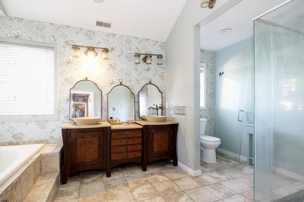 Linwood, New Jersey, 08221, United States, 5 Bedrooms Bedrooms, ,3.5 BathroomsBathrooms,Residential,Forsale,1994001