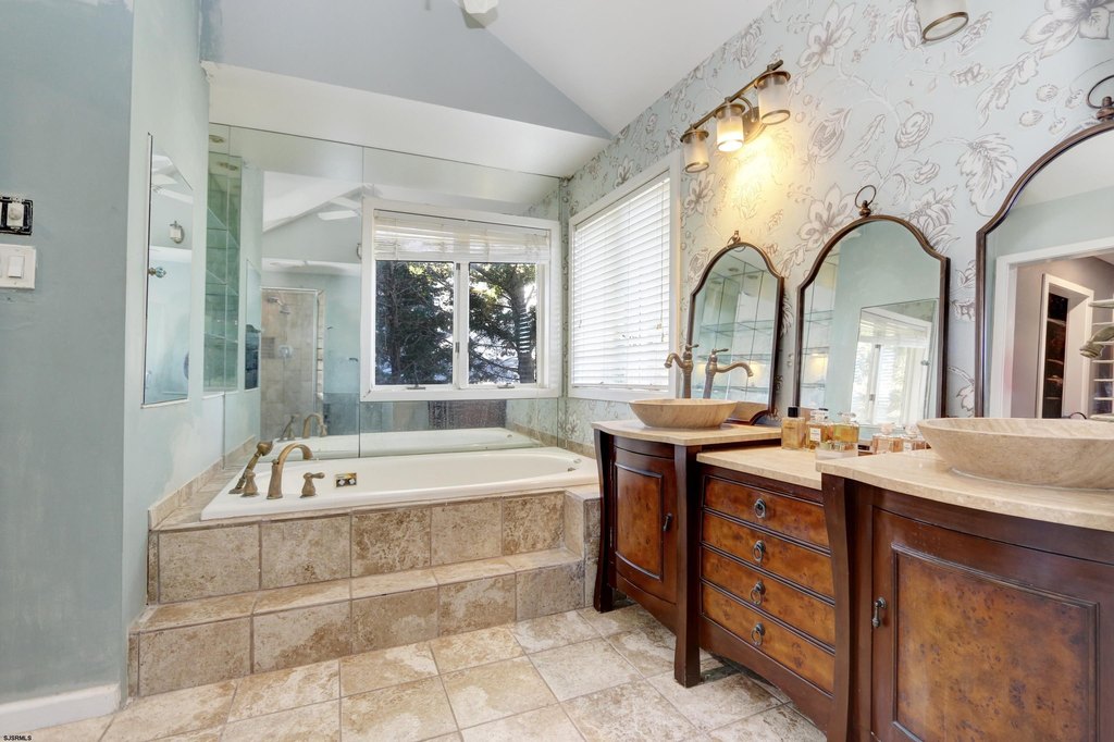 Linwood, New Jersey, 08221, United States, 5 Bedrooms Bedrooms, ,3.5 BathroomsBathrooms,Residential,Forsale,1994001