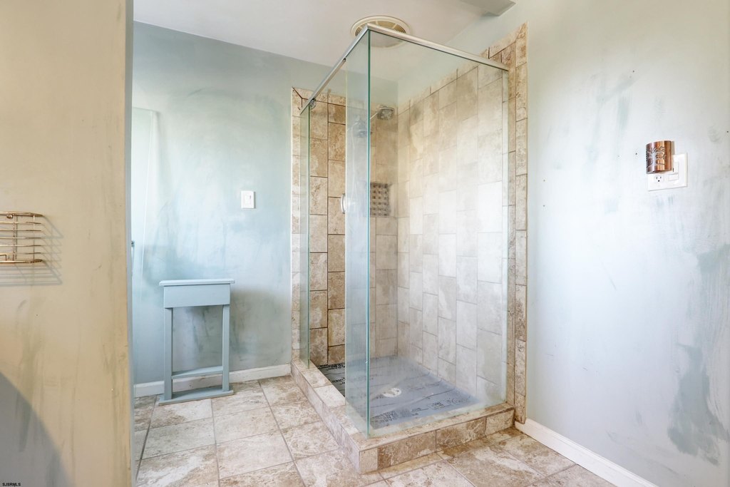 Linwood, New Jersey, 08221, United States, 5 Bedrooms Bedrooms, ,3.5 BathroomsBathrooms,Residential,Forsale,1994001