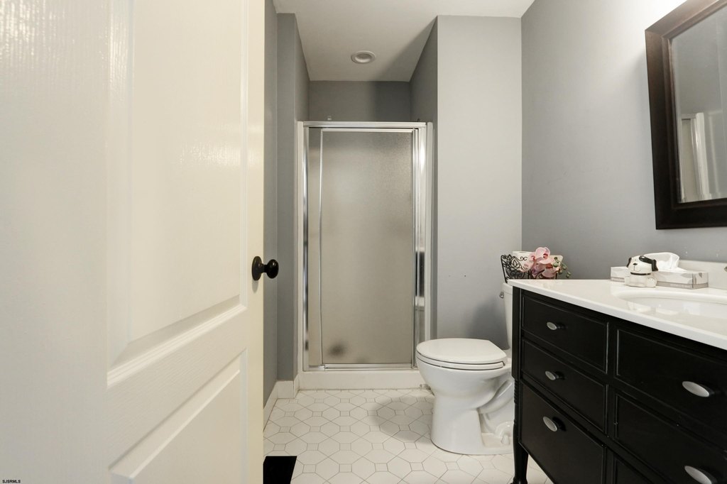 Linwood, New Jersey, 08221, United States, 5 Bedrooms Bedrooms, ,3.5 BathroomsBathrooms,Residential,Forsale,1994001