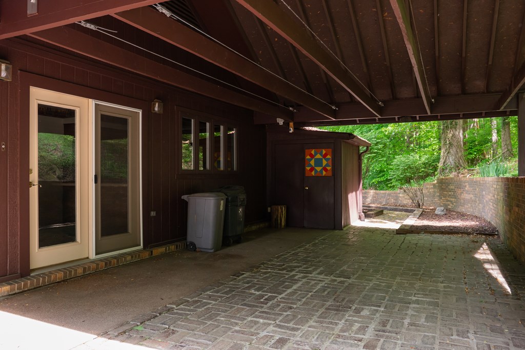 Livingston, Tennessee, 38570, United States, 3 Bedrooms Bedrooms, ,3 BathroomsBathrooms,Residential,Forsale,1886025
