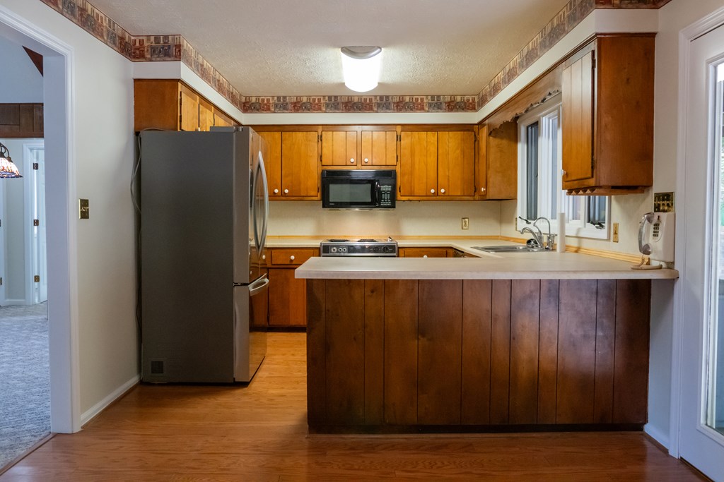 Livingston, Tennessee, 38570, United States, 3 Bedrooms Bedrooms, ,3 BathroomsBathrooms,Residential,Forsale,1886025