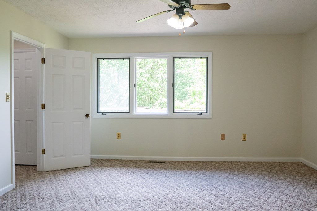 Livingston, Tennessee, 38570, United States, 3 Bedrooms Bedrooms, ,3 BathroomsBathrooms,Residential,Forsale,1886025