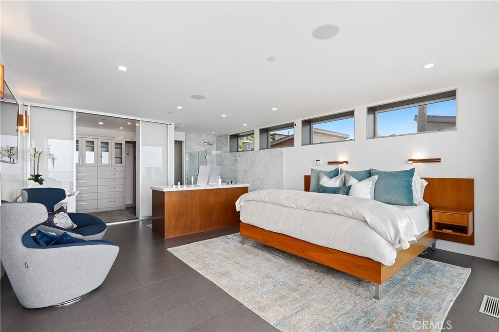 Laguna Beach, California, 92651, United States, 4 Bedrooms Bedrooms, ,4.5 BathroomsBathrooms,Residential,Forsale,1927545