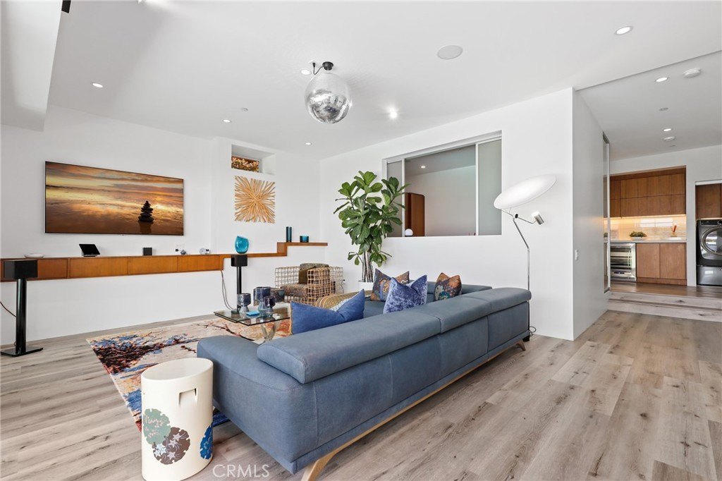 Laguna Beach, California, 92651, United States, 4 Bedrooms Bedrooms, ,4.5 BathroomsBathrooms,Residential,Forsale,1927545