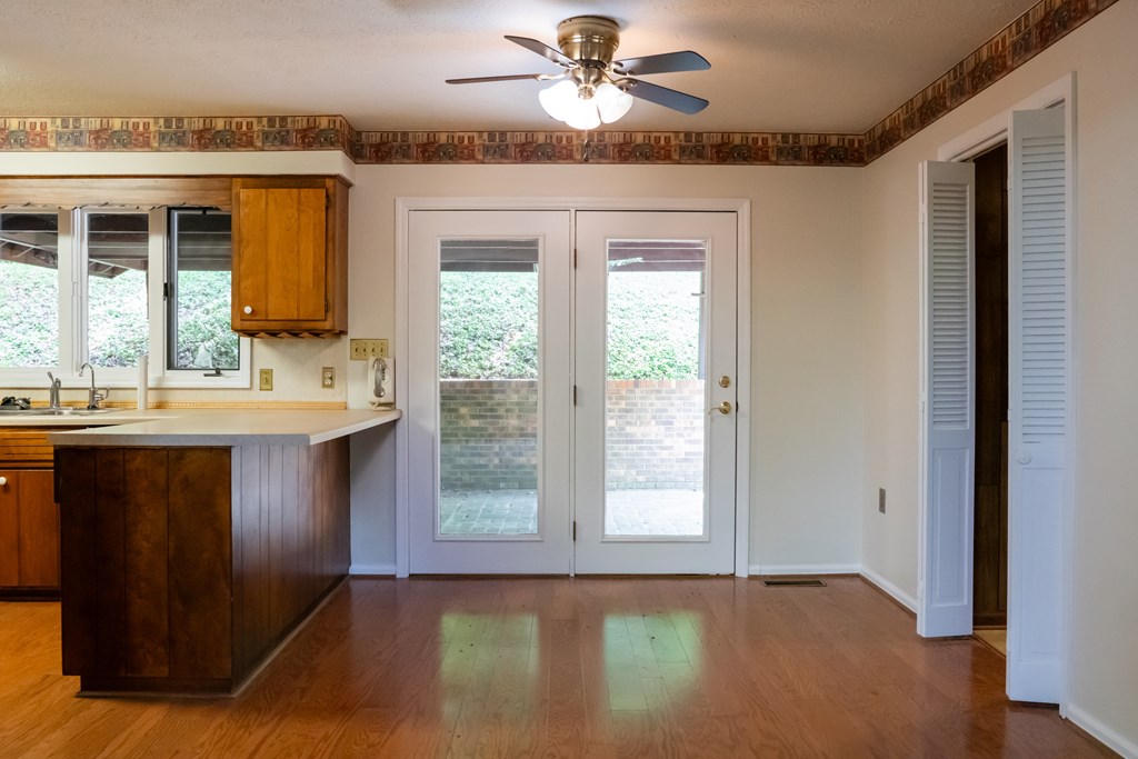 Livingston, Tennessee, 38570, United States, 3 Bedrooms Bedrooms, ,3 BathroomsBathrooms,Residential,Forsale,1886025