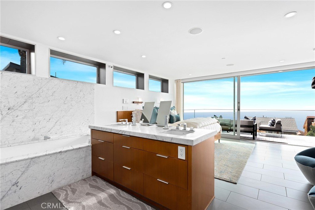 Laguna Beach, California, 92651, United States, 4 Bedrooms Bedrooms, ,4.5 BathroomsBathrooms,Residential,Forsale,1927545