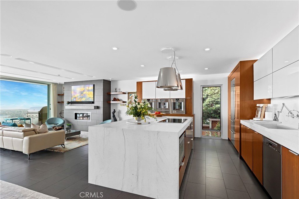 Laguna Beach, California, 92651, United States, 4 Bedrooms Bedrooms, ,4.5 BathroomsBathrooms,Residential,Forsale,1927545