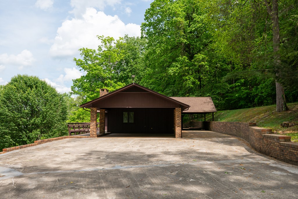Livingston, Tennessee, 38570, United States, 3 Bedrooms Bedrooms, ,3 BathroomsBathrooms,Residential,Forsale,1886025