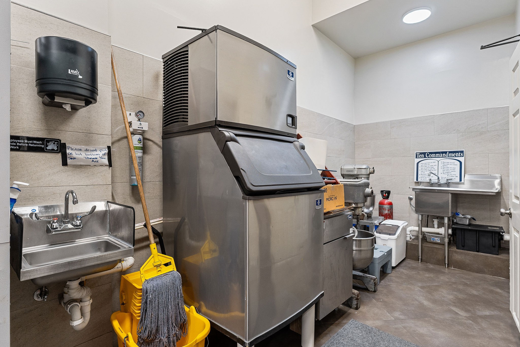 Smithville, Tennessee, 37166, United States, ,Commercial,Forsale,1999479