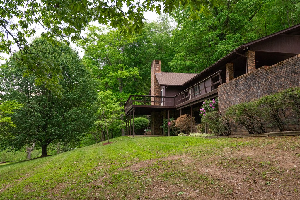 Livingston, Tennessee, 38570, United States, 3 Bedrooms Bedrooms, ,3 BathroomsBathrooms,Residential,Forsale,1886025
