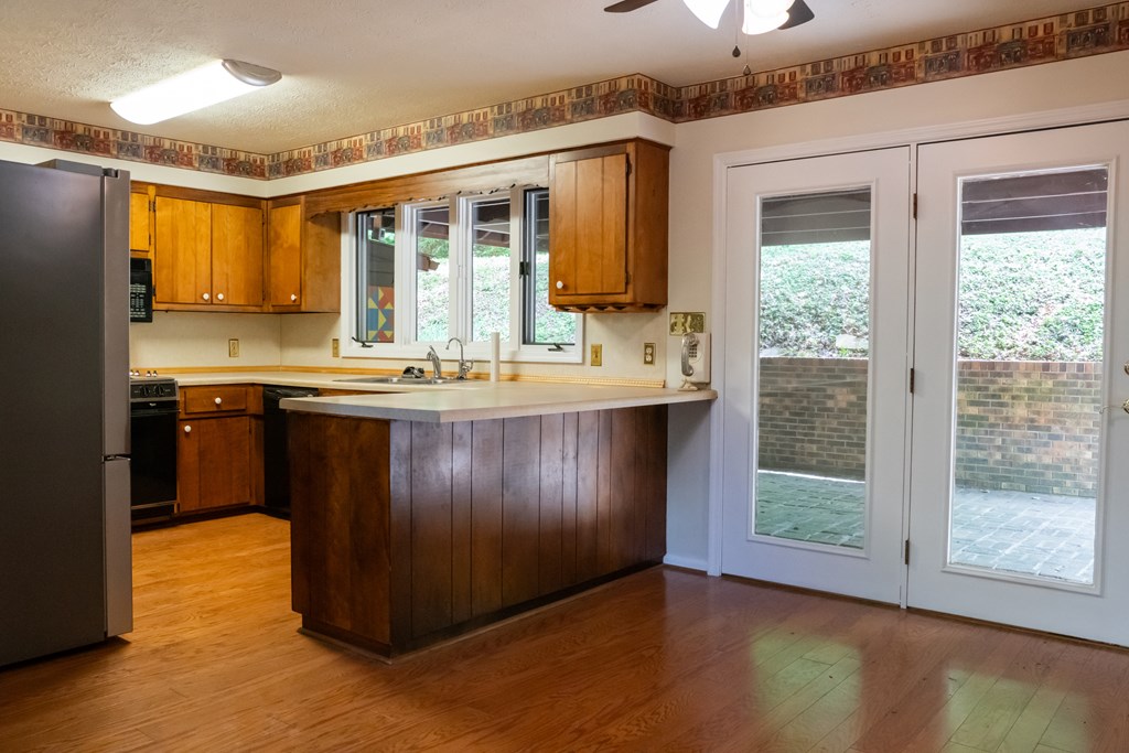 Livingston, Tennessee, 38570, United States, 3 Bedrooms Bedrooms, ,3 BathroomsBathrooms,Residential,Forsale,1886025