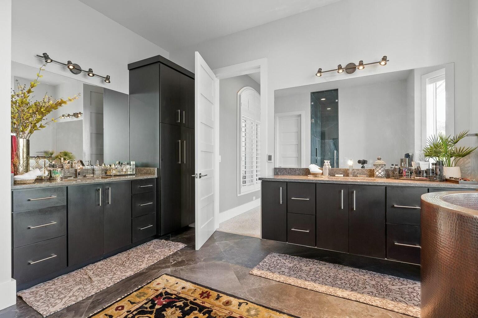 Chattanooga, Tennessee, 37416, United States, 6 Bedrooms Bedrooms, ,6.5 BathroomsBathrooms,Residential,Forsale,1922203